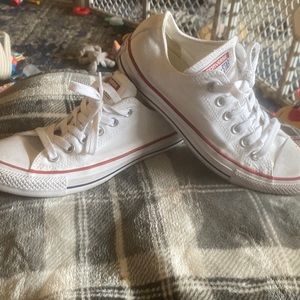 White Converse AllStar Women’s 7 Men’s 5